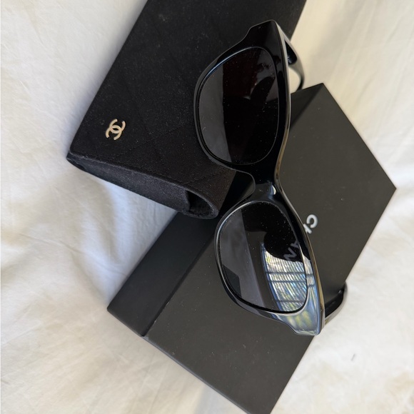 Black Cat-Eye Sunglasses with Pearl Accent - Women Accessories - Picture 8 of 8